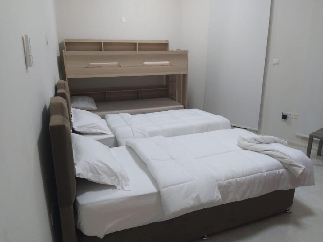 شقة فخمة وواسعة تسع عائلة كبيرة Ajman Exterior foto